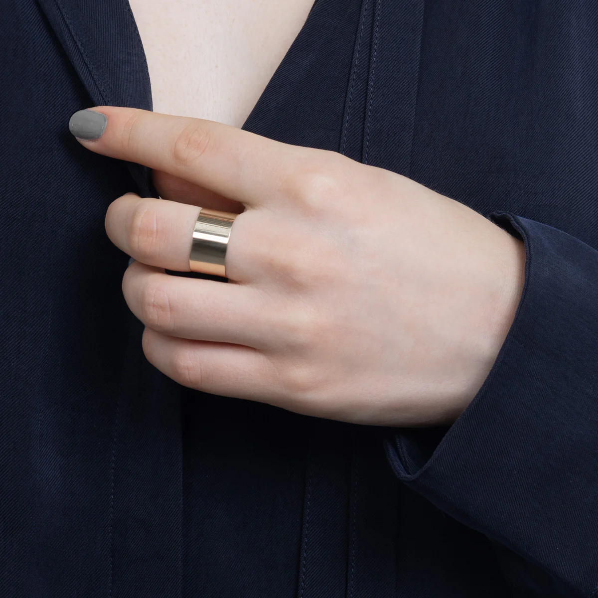 18K ALL ABOUT BASICS Flat Wide Band Ring - Image 2