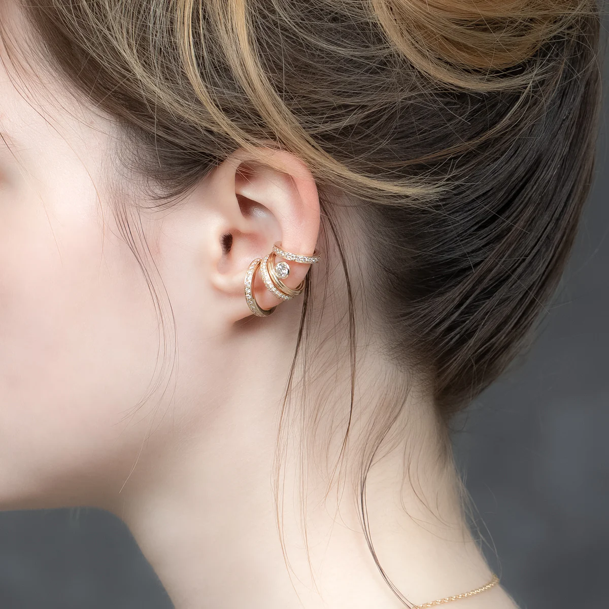 18K ALL ABOUT BASICS 3-Row Pavé Diamond Ear Cuff Small size - Image 4