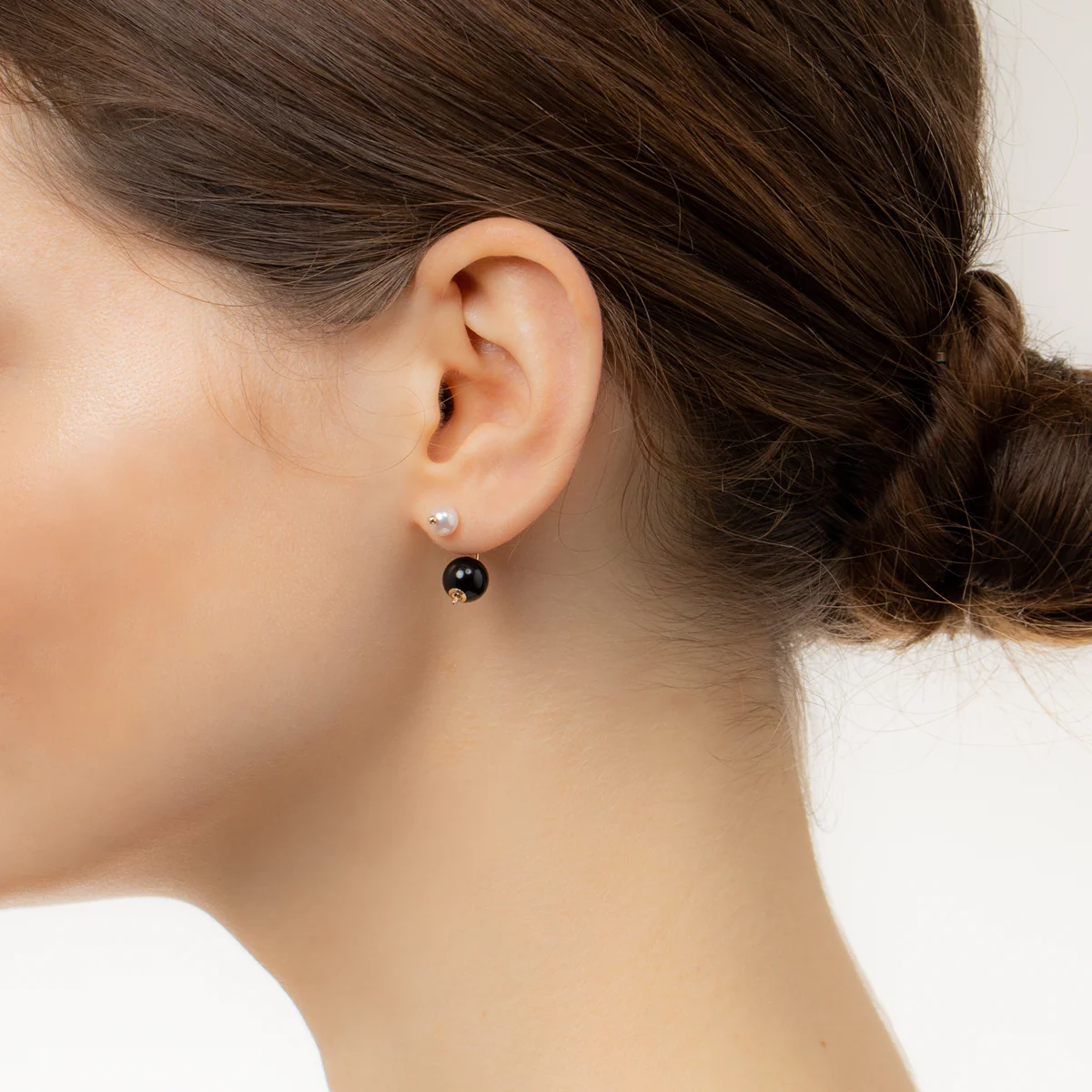 BUMBLE BEE Akoya Pearl Onyx Earring - Image 2