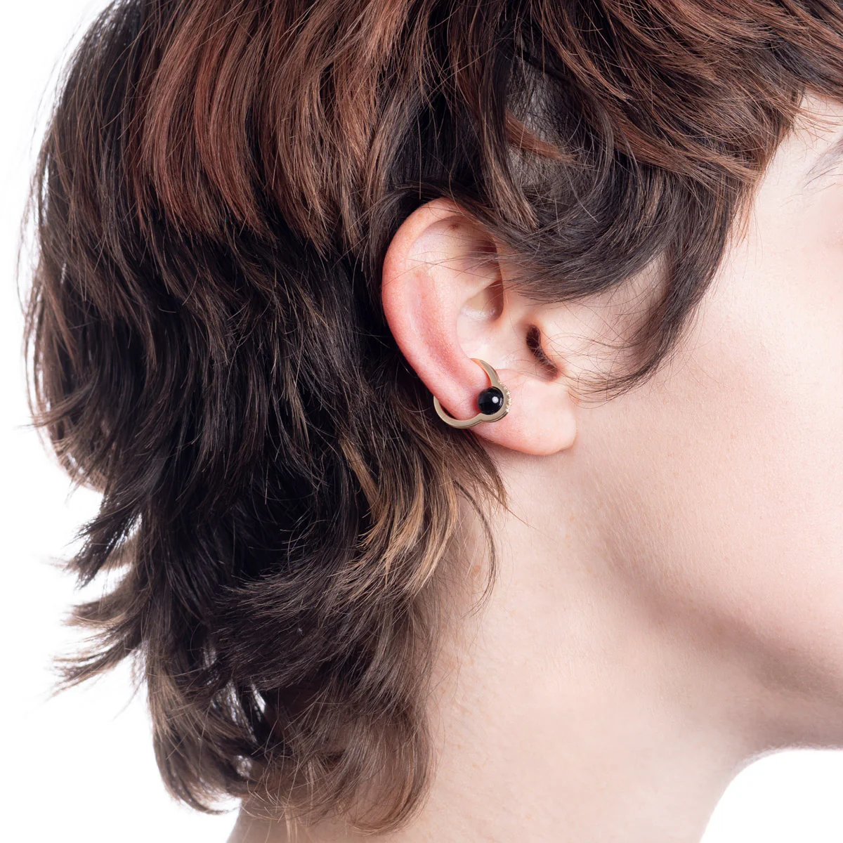 Mini BELUGA Diamond Onyx Ear Cuff - Image 2