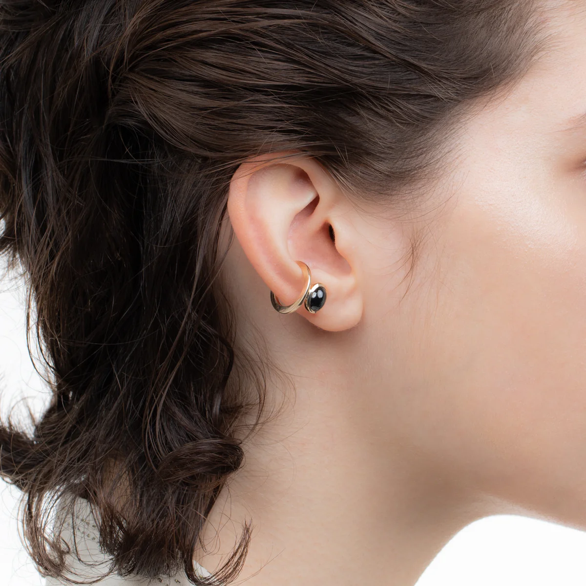 BIRD OF PARADISE Ear Cuff w/ Cabochon Black Sapphire - Image 5