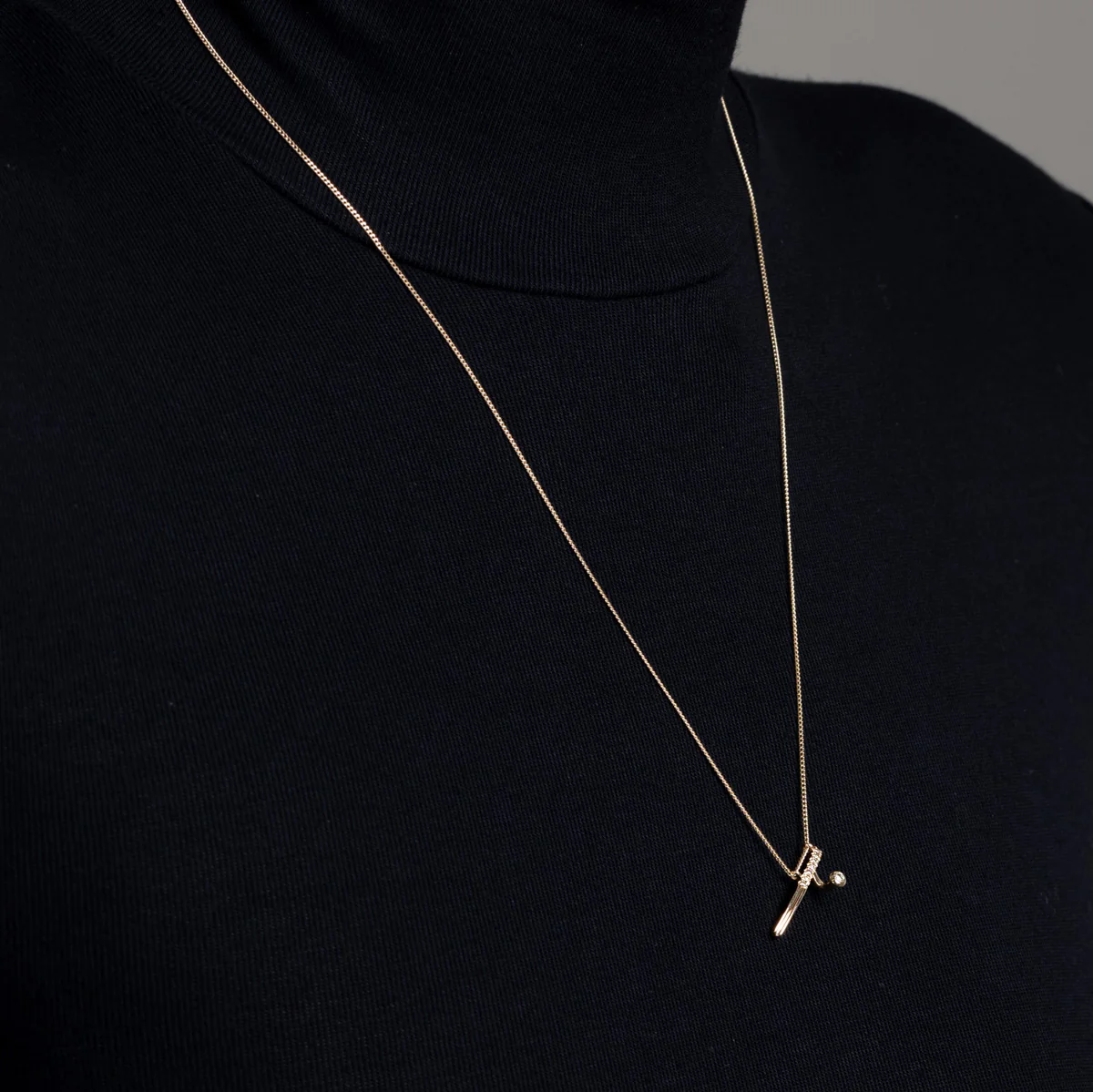 DROSERA Diamond Short Bar Necklace - Image 4