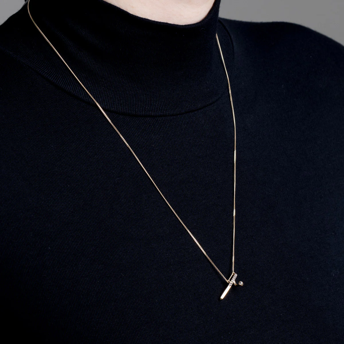 DROSERA Black and White Diamond Short Bar Necklace - Image 4