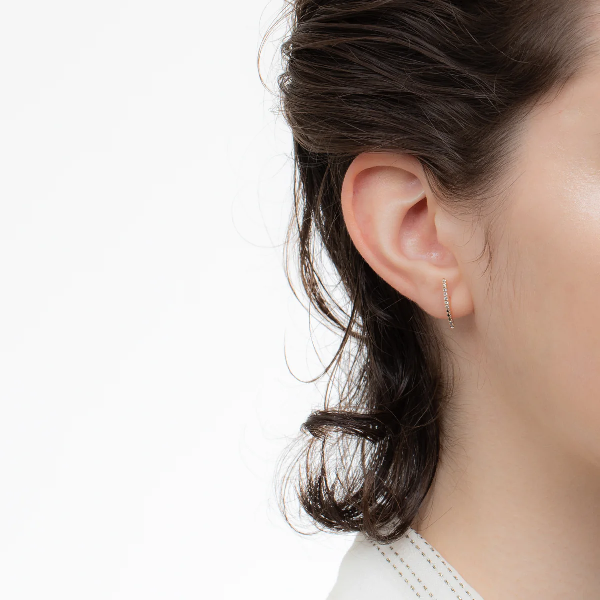 GOSSAMER Black and White Diamond Short Bar Earring - Image 4