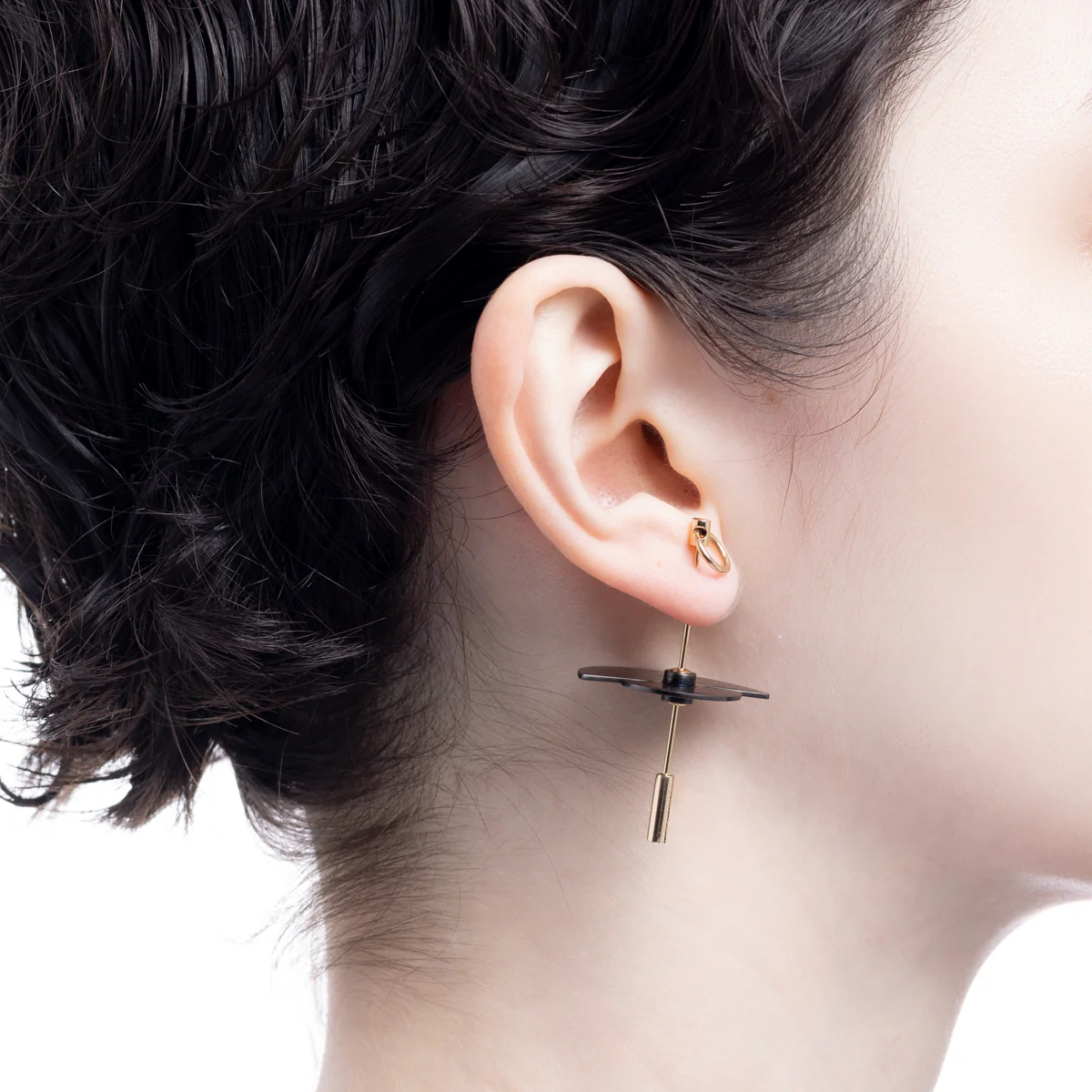 SPEAR Door Knocker Earring Large size, Black Bird Disk - Image 2