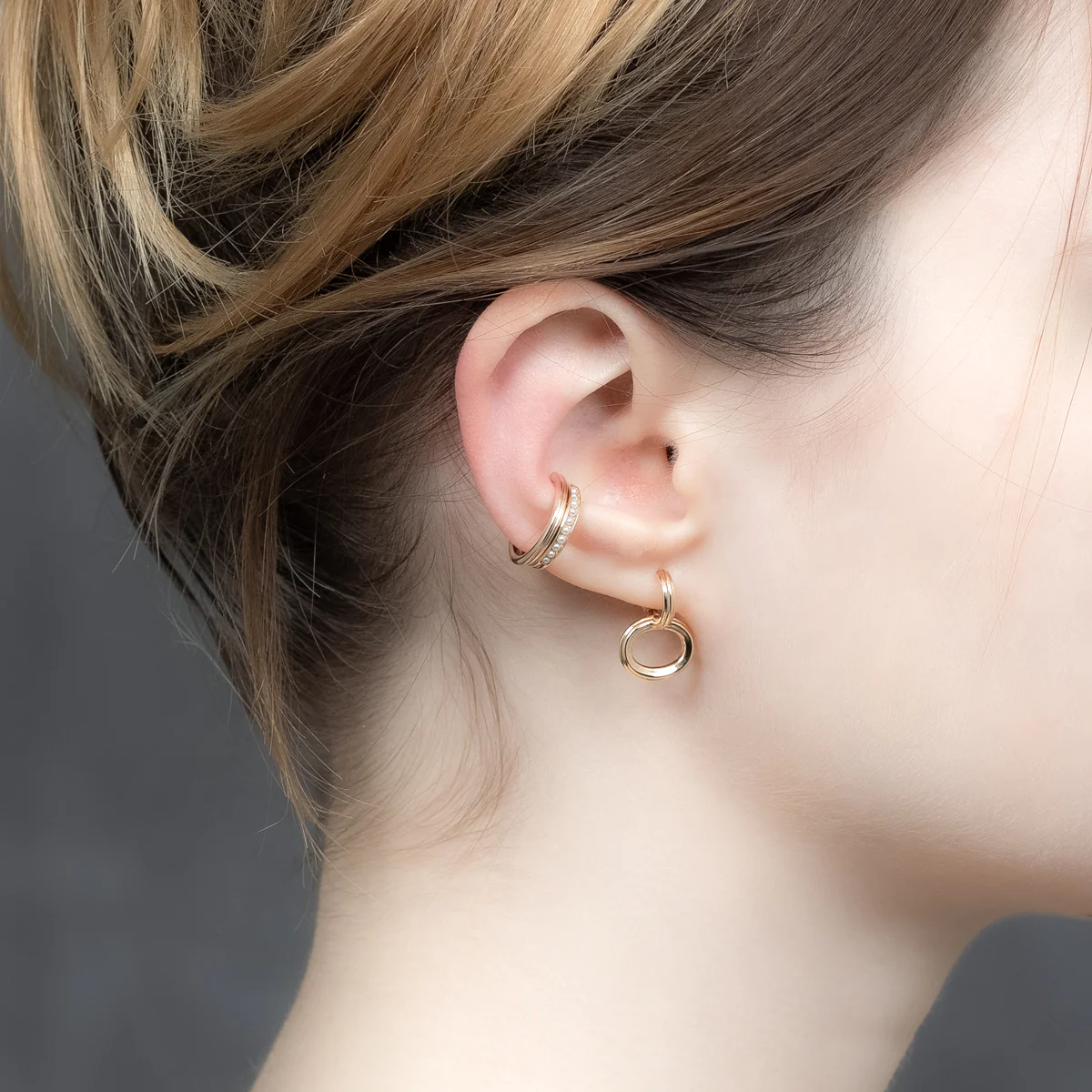 18K DUNE Oval Hoop Single Earring - Image 2