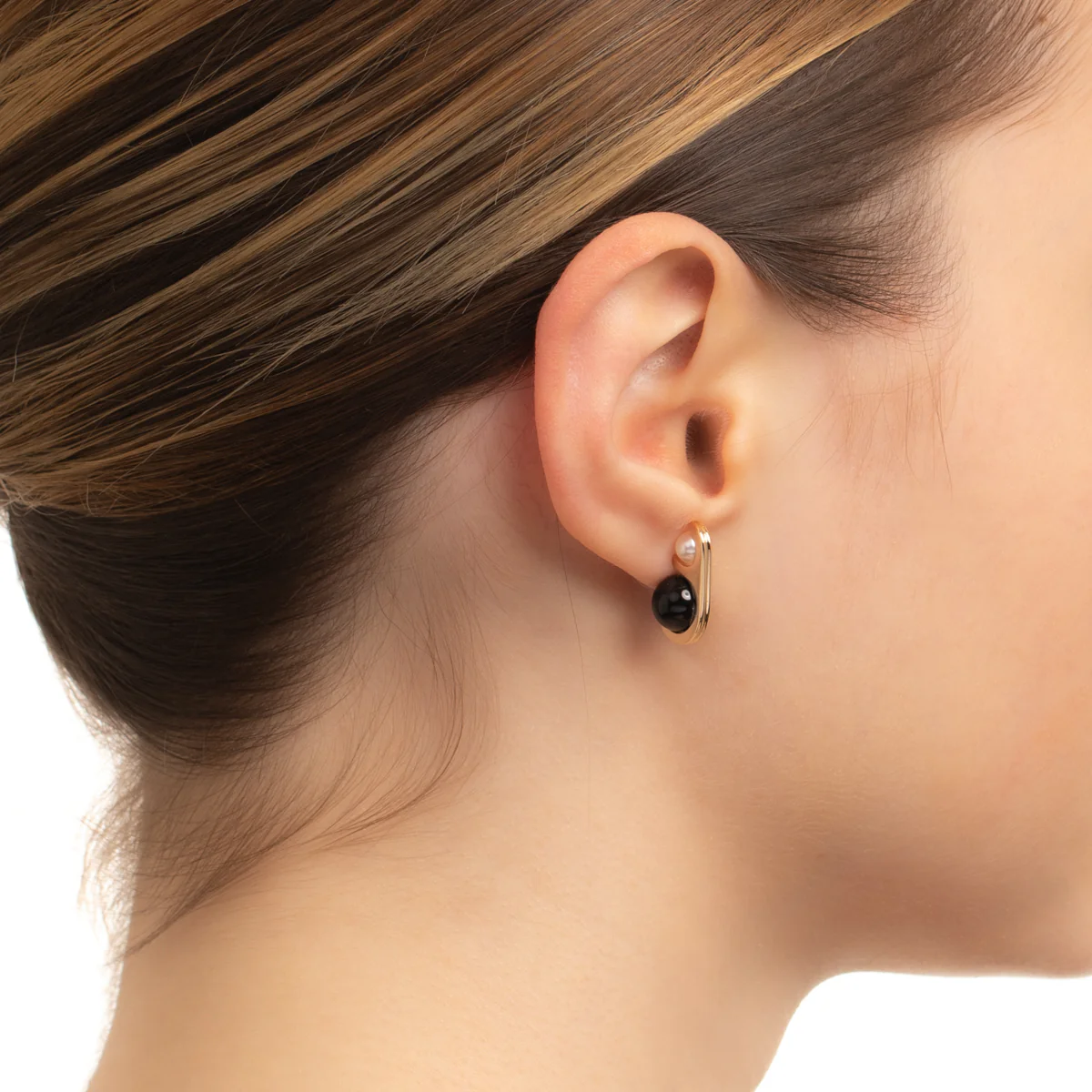 BELUGA Akoya Pearl Onyx Earring - Image 2