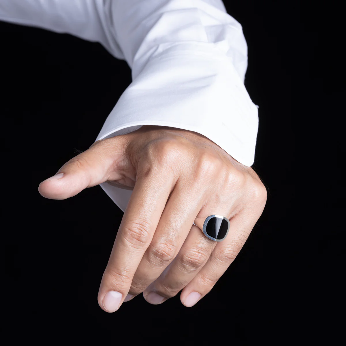 EQUINOX-Pyramid Onyx Ring Medium size - Image 2