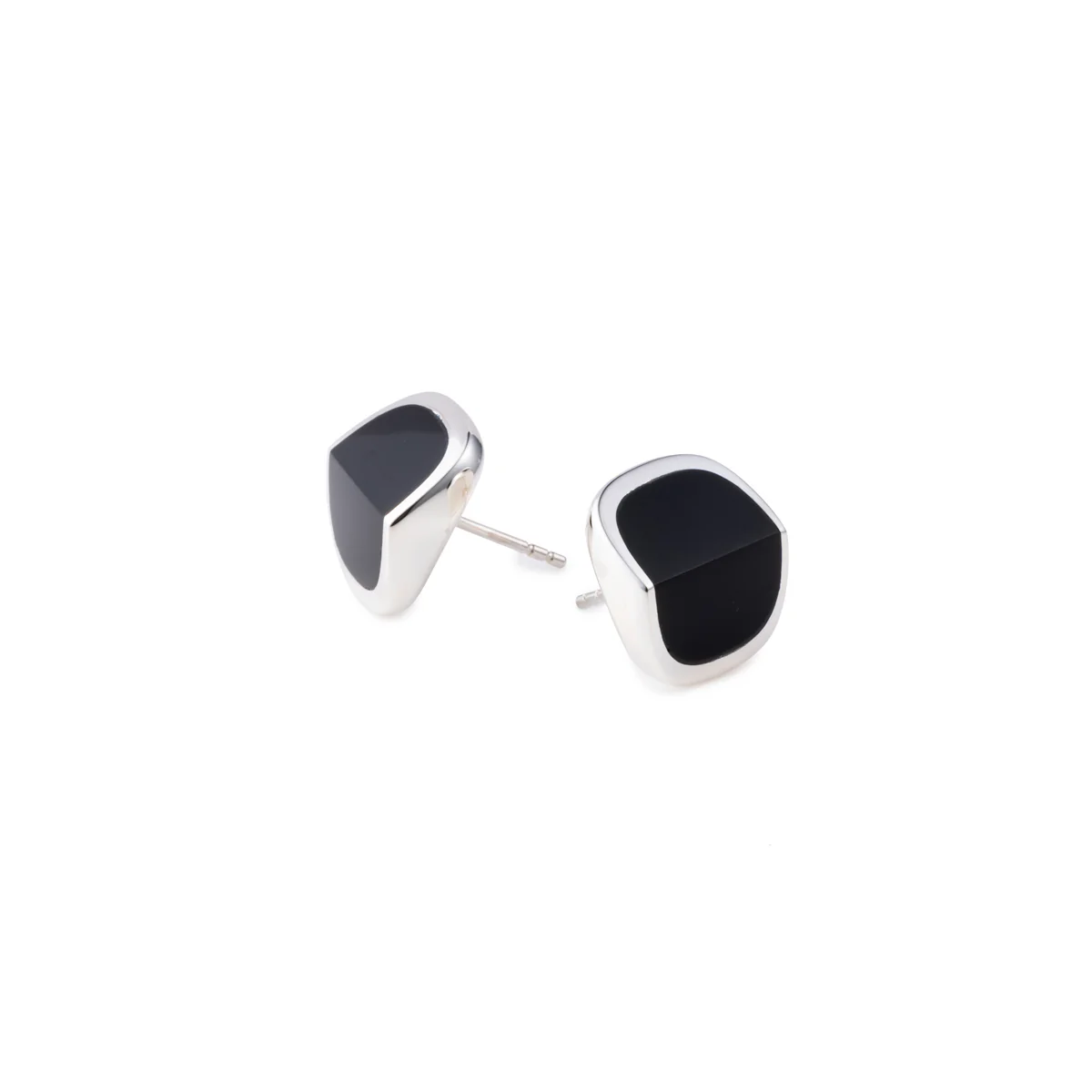 EQUINOX-Pyramid Onyx Earring - Image 3