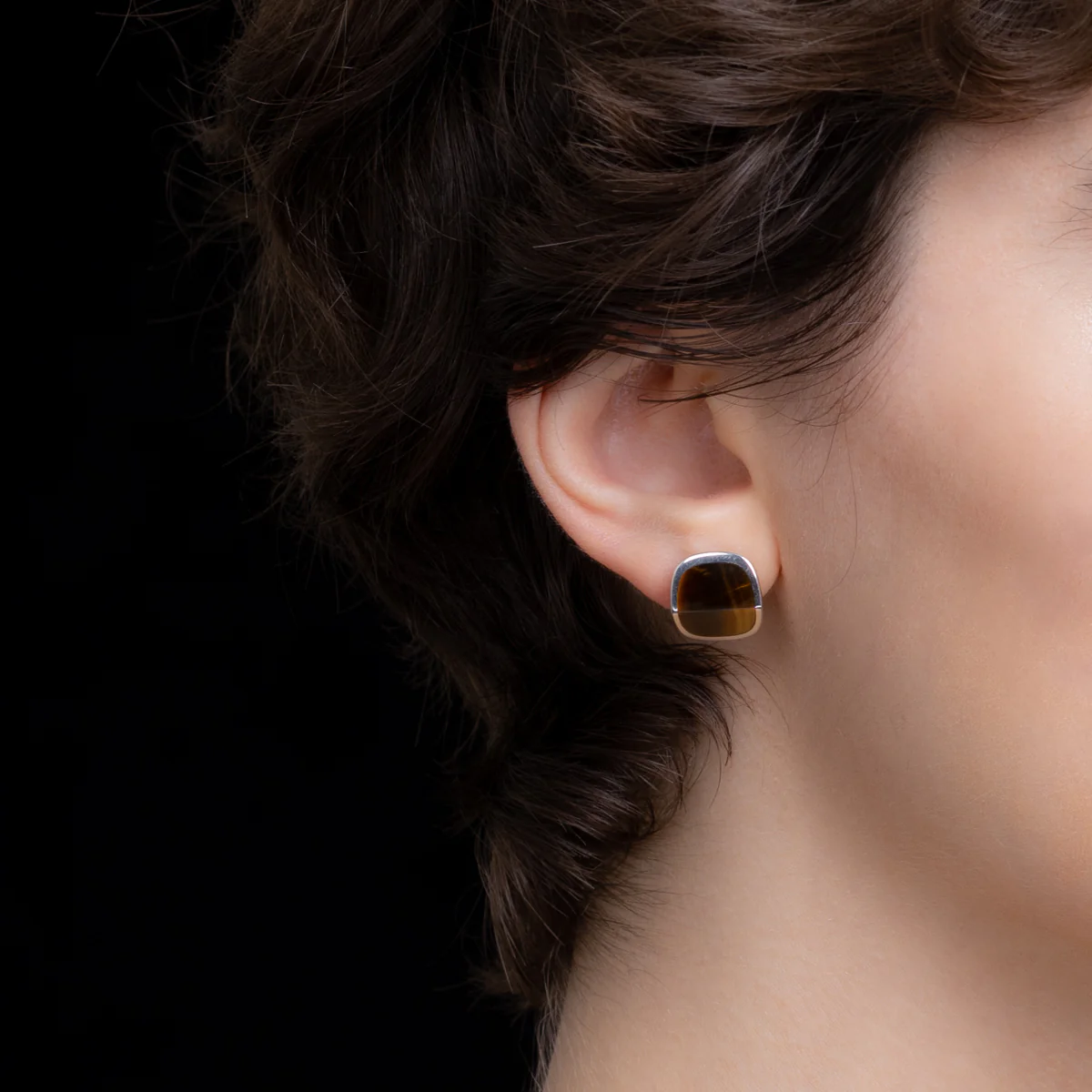 EQUINOX-Pyramid Tiger's Eye Earring - Image 4