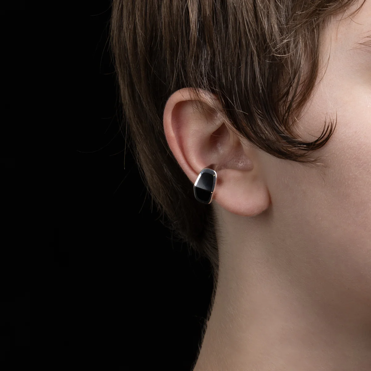 EQUINOX-Pyramid Onyx Ear Cuff - Image 4