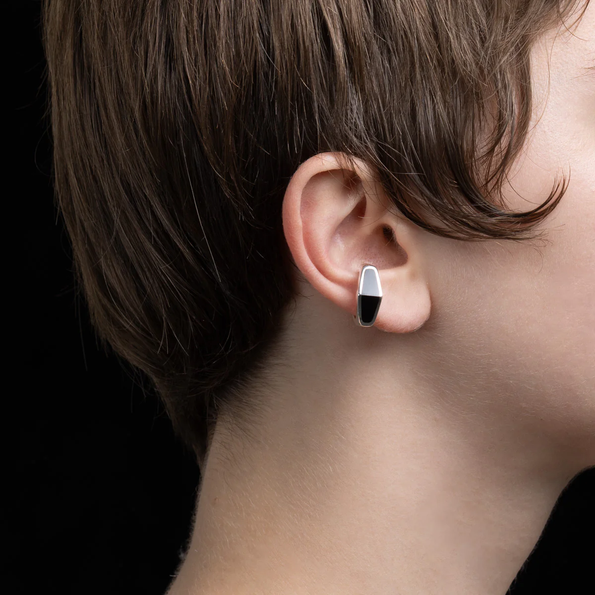 EQUINOX-Pyramid Onyx Ear Cuff - Image 2