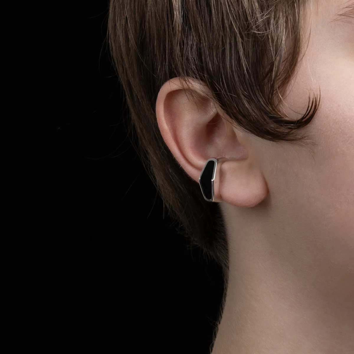 EQUINOX-Pyramid Onyx Ear Cuff - Image 4