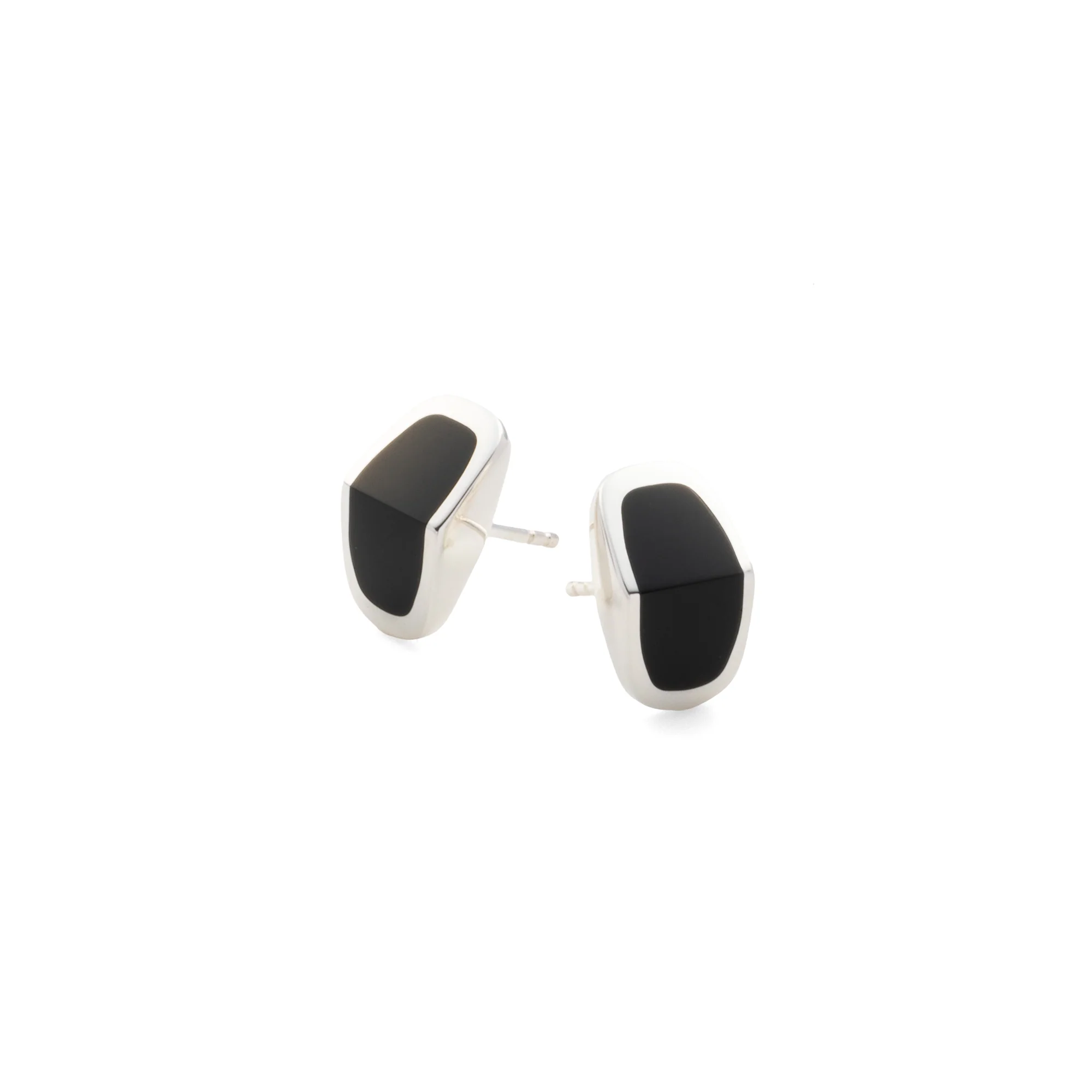 EQUINOX-Pyramid Onyx Narrow Earring - Image 3