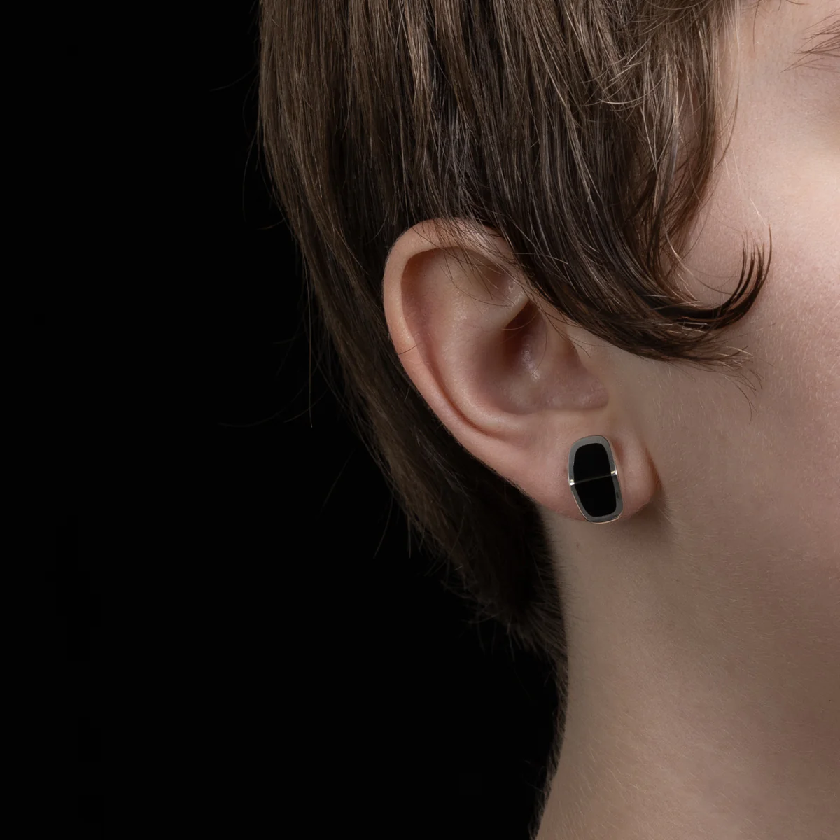 EQUINOX-Pyramid Onyx Narrow Earring - Image 4