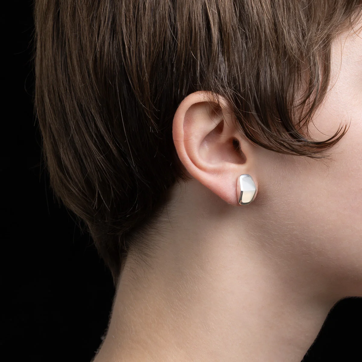 EQUINOX-Pyramid White Agate Narrow Earring - Image 2