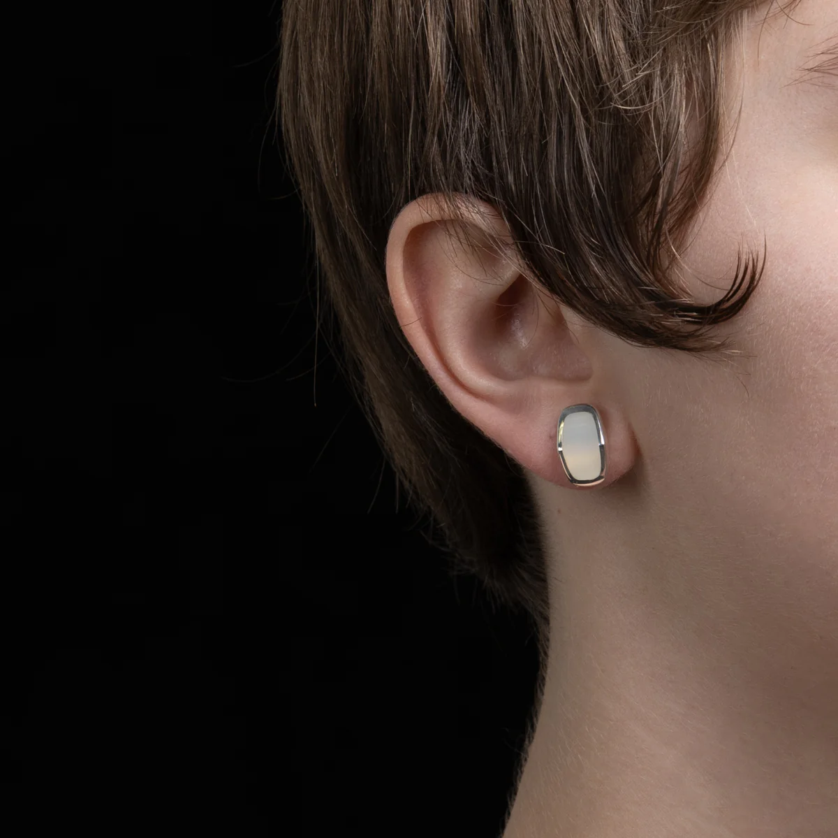 EQUINOX-Pyramid White Agate Narrow Earring - Image 4