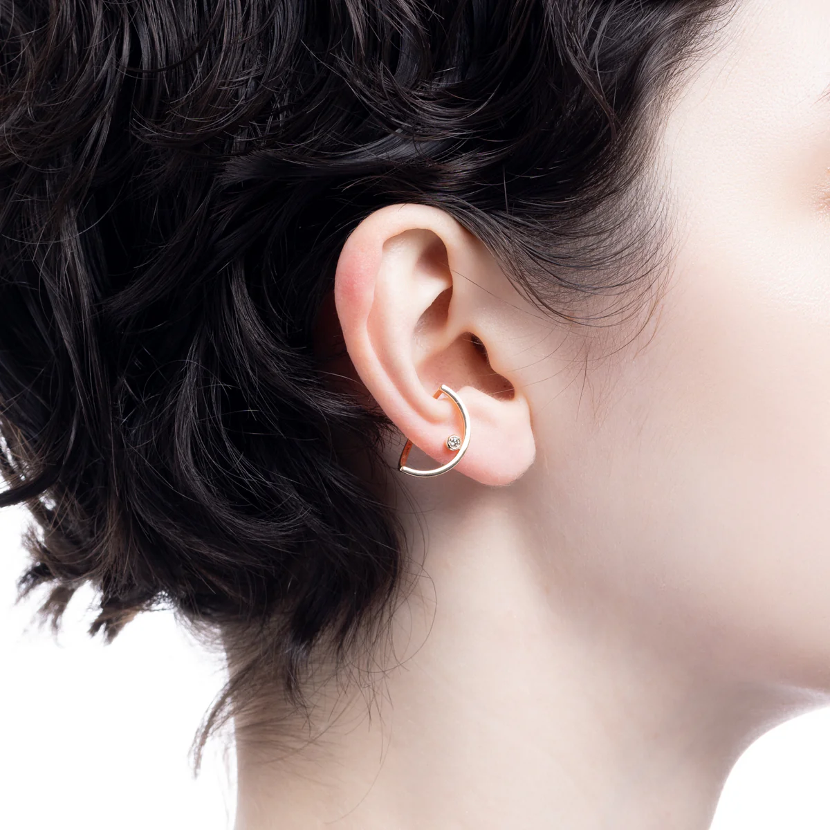 TREEHOPPER Bezel Diamond Ear Cuff Medium size - Image 3