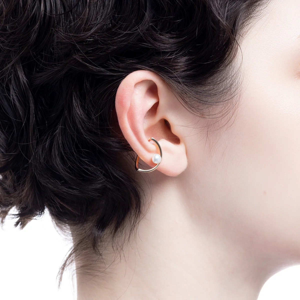 TREEHOPPER Pearl Ear Cuff Medium size - Image 3