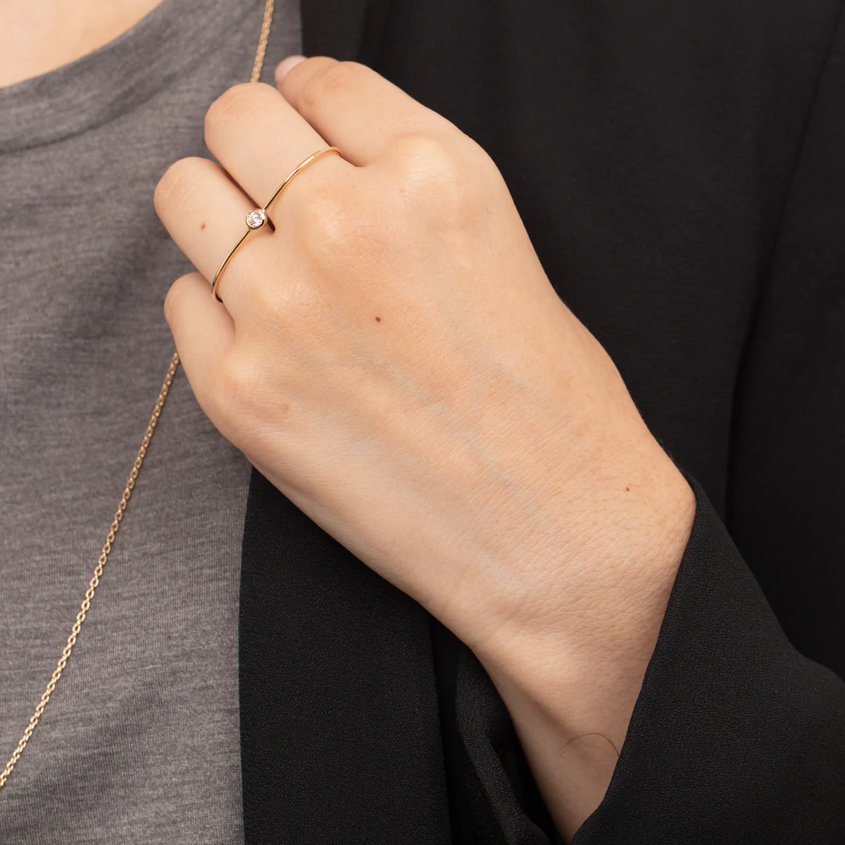 18K INDÚSTRIA Double Finger Ring with Diamond - Image 5